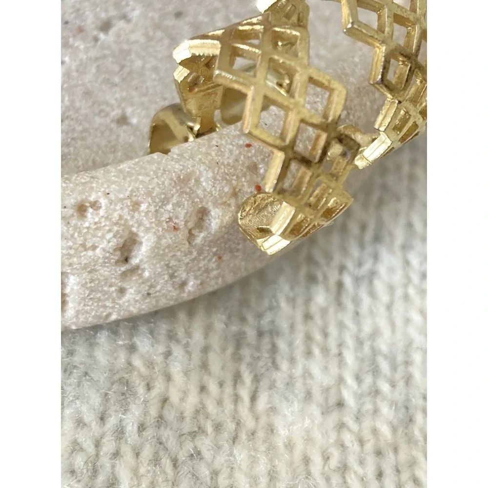 Small Gold Tone‎ Hoop Earrings Abstract Lattice Cutout Clip On Geometric